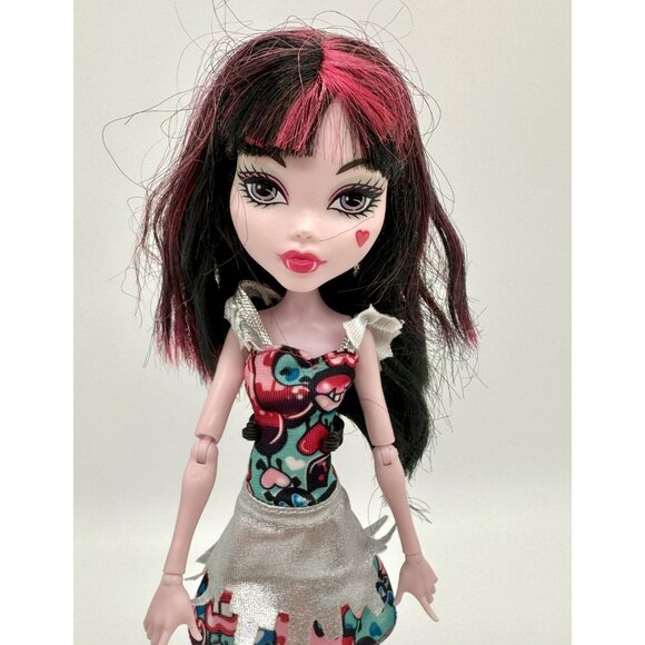 Monster High Doll Draculaura Boo York Frightseers w Original Dress - Picture 2 of 5